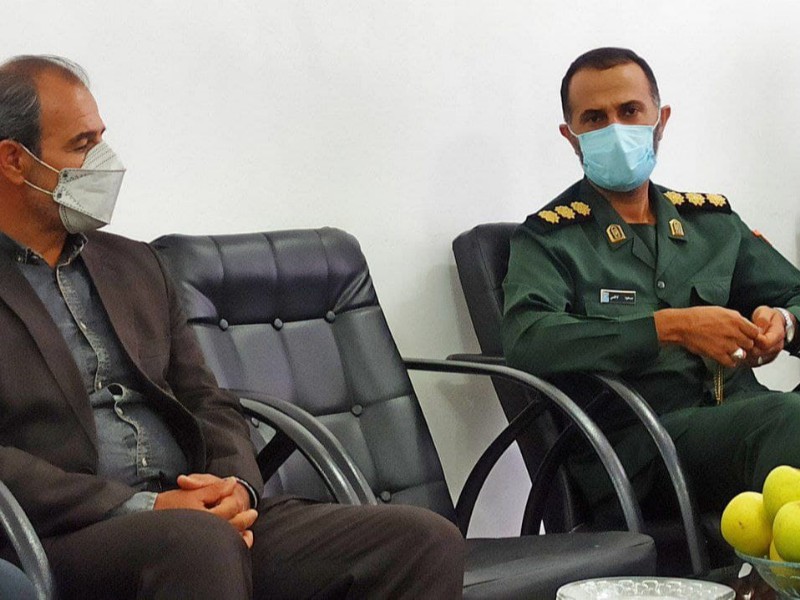 مسئولین باید در چهارچوب نظام و در مسیر خدمت به مردم حرکت کنند