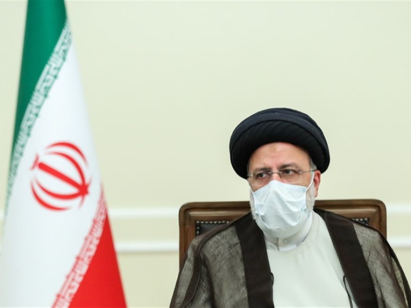 حضور صمیمی رئیسی در منزل دو تن از شهدای دفاع مقدس حضور صمیمی رئیسی در منزل دو تن از شهدای دفاع مقدس