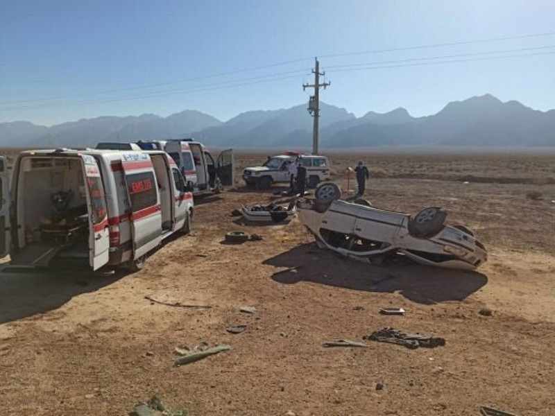 واژگونی در جاده‌های یزد ادامه دارد؛ واژگونی خودرو این بار در محور مهریز – انار/ ۵ نفر مصدوم شدند