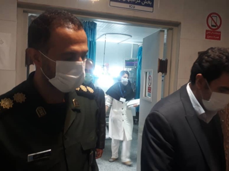 عیادت فرمانده سپاه شهرستان صحنه از فرد بسیجی در بیمارستان معاون صحنه عیادت فرمانده سپاه شهرستان صحنه از فرد بسیجی در بیمارستان معاون صحنه
