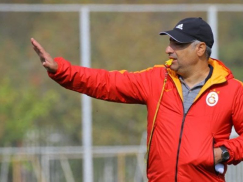 الهامی: زمین ساری بدترین زمین تاریخ لیگ برتر است/ حاضرم 300 میلیون از قراردادم را برای ترمیم ورزشگاه وطنی بدهم الهامی: زمین ساری بدترین زمین تاریخ لیگ برتر است/ حاضرم 300 میلیون از قراردادم را برای ترمیم ورزشگاه وطنی بدهم