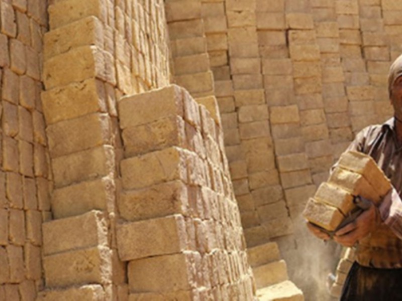 دود کورههای آجرپزی کرمانشاه به چشم مردم میرود/ گازرسانی؛ منتظر پایان جدال مسؤولان است دود کورههای آجرپزی کرمانشاه به چشم مردم میرود/ گازرسانی؛ منتظر پایان جدال مسؤولان است