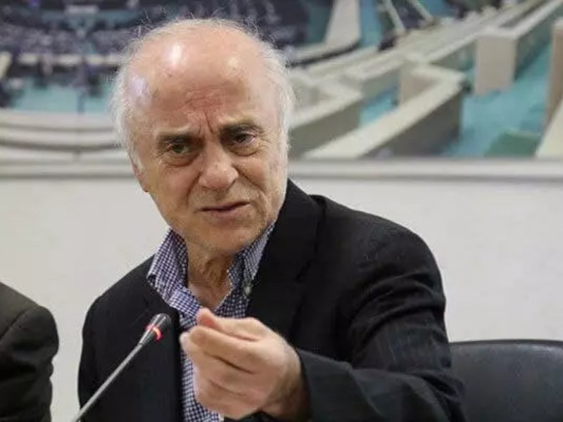 واگذاری استقلال و پرسپولیس به دو وزارتخانه با تصمیم «بالادستیها» واگذاری استقلال و پرسپولیس به دو وزارتخانه با تصمیم «بالادستیها»