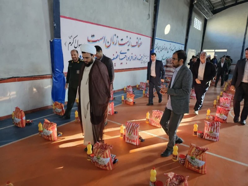 ۱۸۵۰ بسته معیشتی و آجیل شب یلدا توسط سپاه پاسداران به نیازمندان شهرستان صحنه اهدا شد ۱۸۵۰ بسته معیشتی و آجیل شب یلدا توسط سپاه پاسداران به نیازمندان شهرستان صحنه اهدا شد