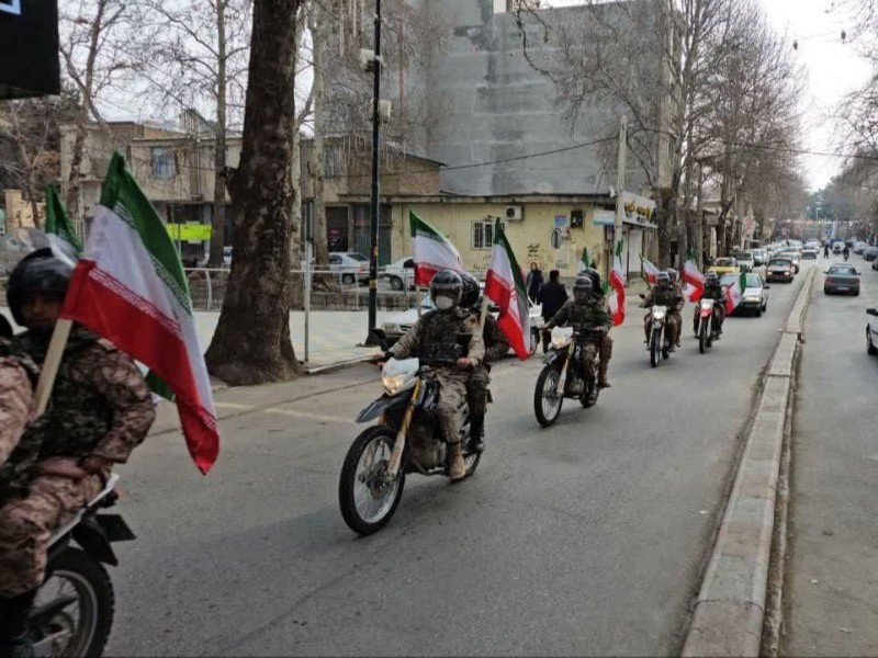 رژه موتوری و کاروان خودرویی در آغاز دهه فجر