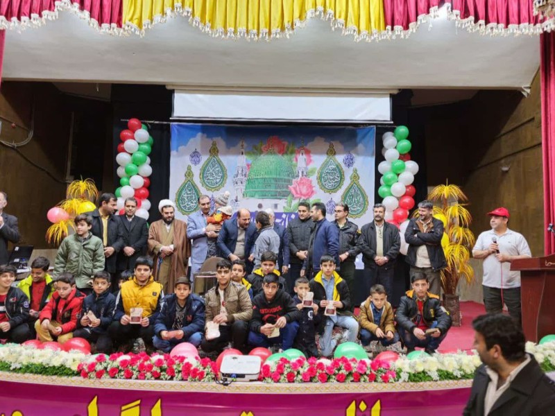 پیاده روی خانوادگی ،جشن مبعث و انقلاب در صحنه برگزار شد پیاده روی خانوادگی ،جشن مبعث و انقلاب در صحنه برگزار شد