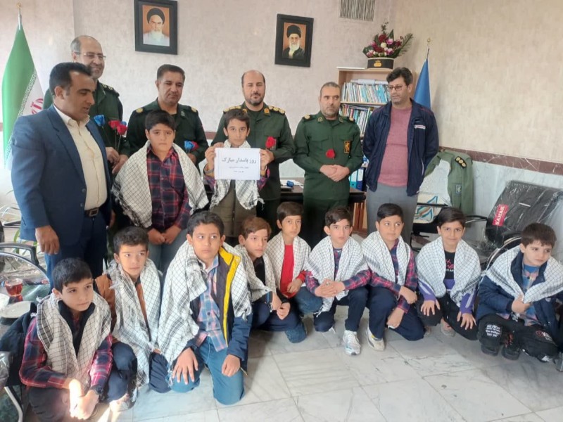 مسئولان ادارات با فرمانده سپاه صحنه دیدار نمودند مسئولان ادارات با فرمانده سپاه صحنه دیدار نمودند