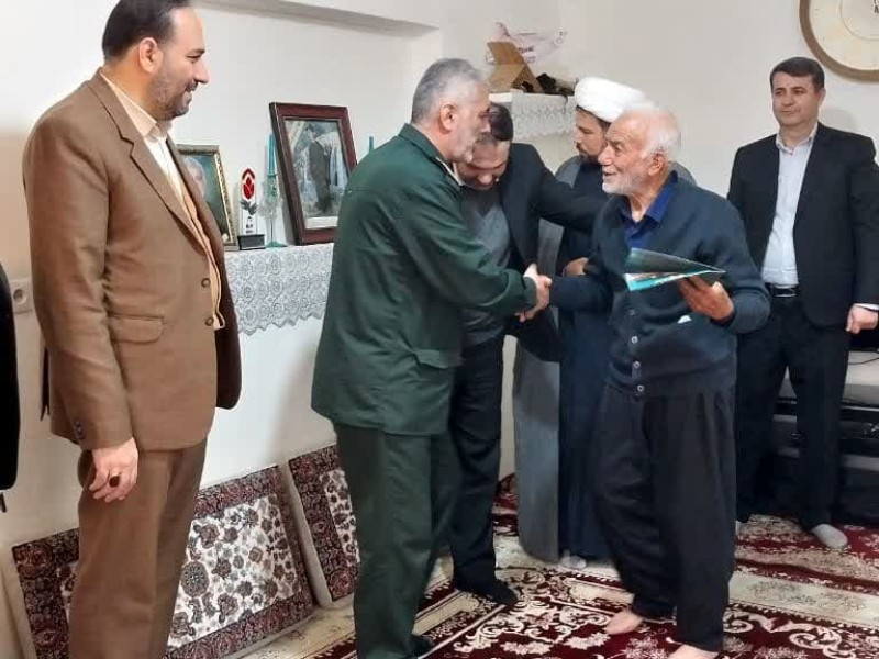 دیدار و تقدیر از خانواده شهدای شهرستان صحنه