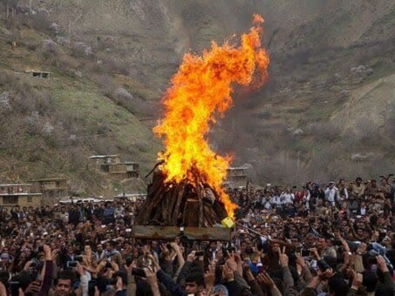 به چهارشنبه آخر سال نزدیک شدیم و بی صبرانه منتظر برپایی جشن چهارشنبه سوری هستیم. به چهارشنبه آخر سال نزدیک شدیم و بی صبرانه منتظر برپایی جشن چهارشنبه سوری هستیم.