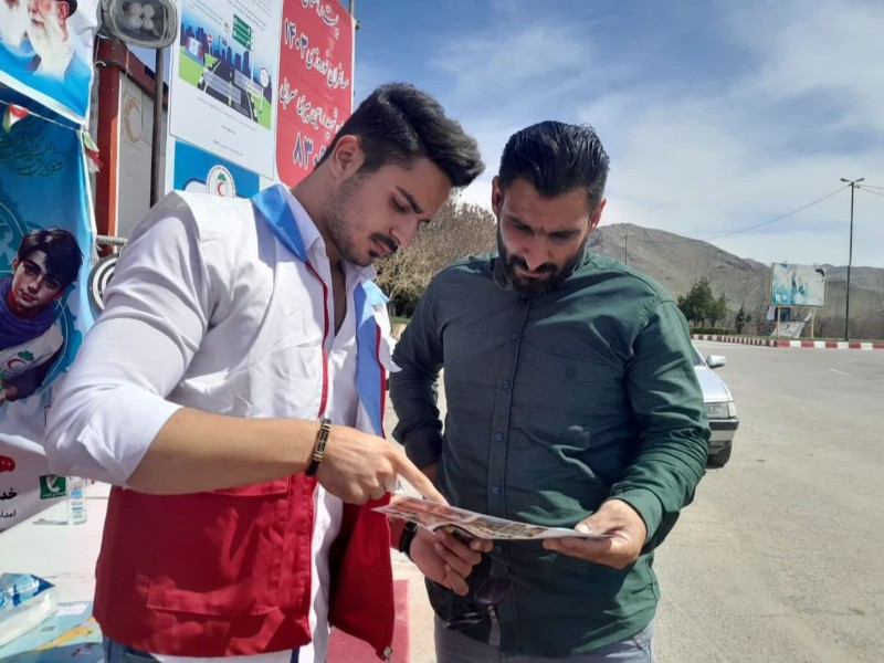 فعالیت اعضا جوانان هلال احمر صحنه در نوروز 1403