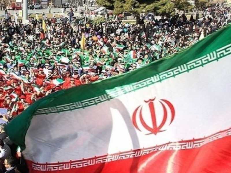 هوشیاری ملت کلید فتح قلههای پیشرفت انقلاب هوشیاری ملت کلید فتح قلههای پیشرفت انقلاب