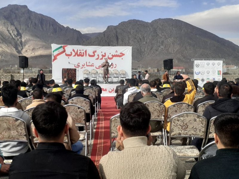 جشن بزرگ انقلاب در روستای محمود آباد صحنه