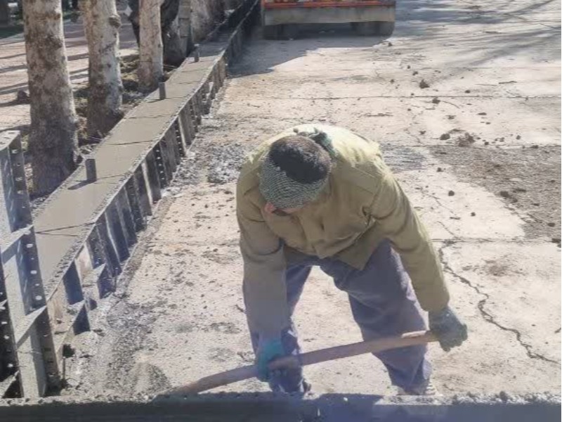 آغاز عملیات احداث زمین چمن مصنوعی مینی فوتبال در پارک معلم آغاز عملیات احداث زمین چمن مصنوعی مینی فوتبال در پارک معلم