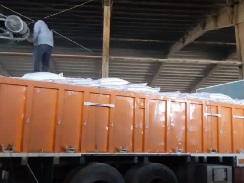 میزان 130 تن کود کشاورزی دی آمونیوم فسفات در صحنه توزیع شد میزان 130 تن کود کشاورزی دی آمونیوم فسفات در صحنه توزیع شد