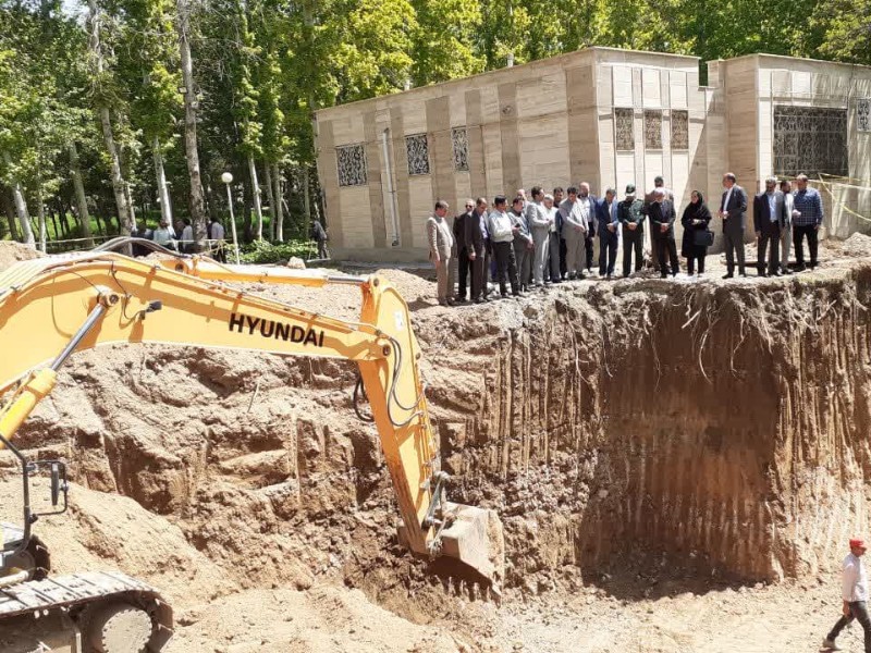 بازدید از ساخت زائرسرا صحنه