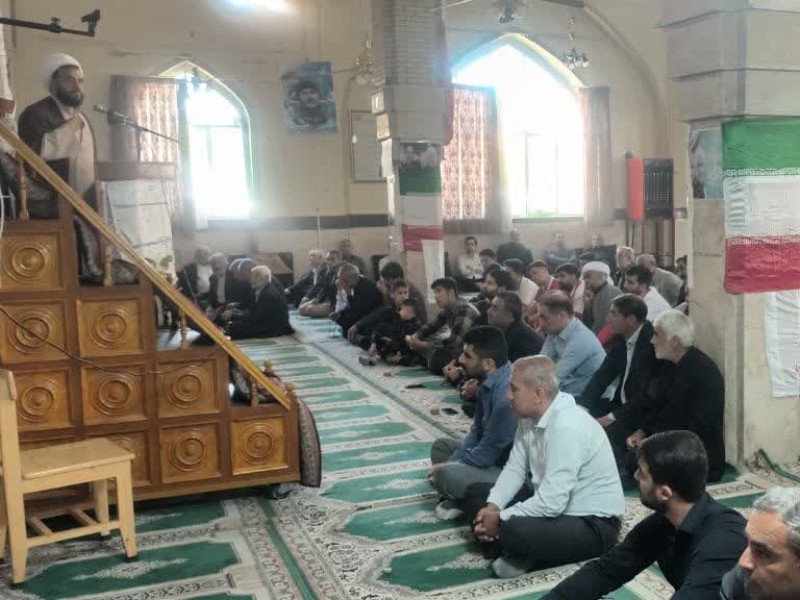 نماز جمعه در شهر صحنه برگزار شد نماز جمعه در شهر صحنه برگزار شد