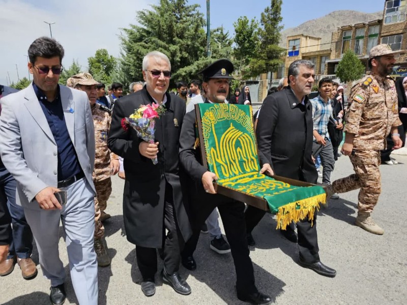 استقبال از پرچم مطهر امام رضا ع در صحنه استقبال از پرچم مطهر امام رضا ع در صحنه