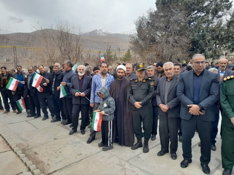 حضور پرشور مردم دینور در راهپیمایی یوم‌الله ۲۲ بهمن