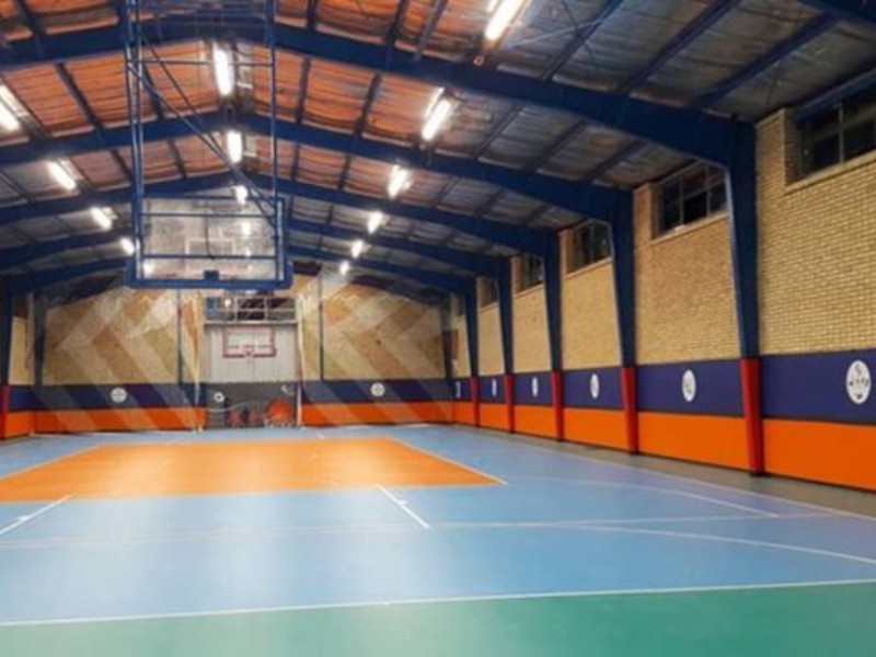 دینور، بی‌بهره از سالن ورزشی مسقف