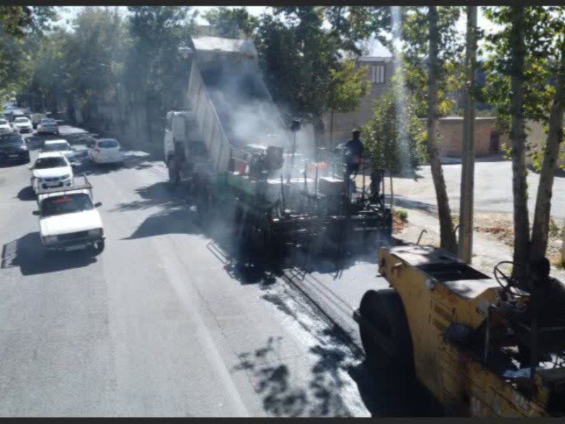 اجرای روکش آسفالت در بلوارهای اصلی و فرعی صحنه اجرای روکش آسفالت در بلوارهای اصلی و فرعی صحنه