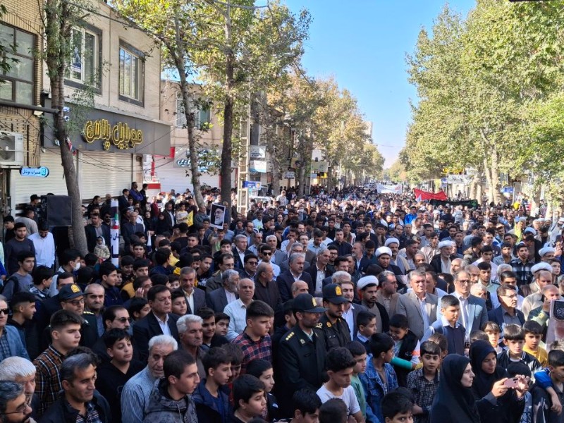 مردم صحنه حماسه‌ای تازه در ۱۳ آبان رقم زدند