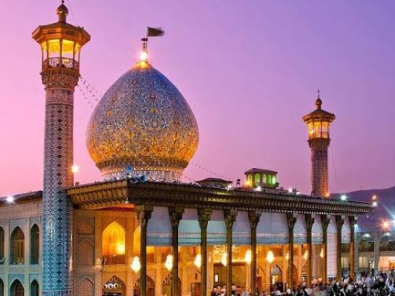 شاهچراغ، امین ولایت و الگوی بصیرت شیعیان است