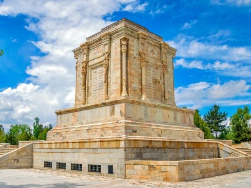 فردوسی و حماسه امروز ایران