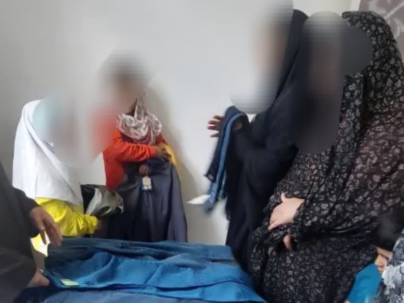 توزیع البسه در بین نیازمندان محله کرامت در رزمایش کارزار خدمت توزیع البسه در بین نیازمندان محله کرامت در رزمایش کارزار خدمت